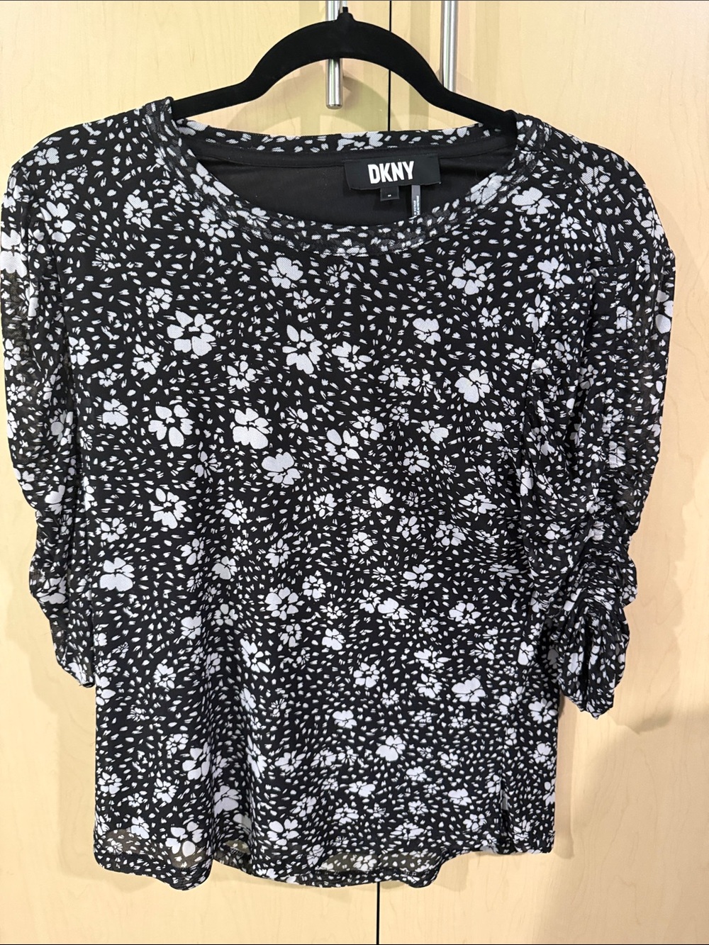 DKNY Black and White Floral Puff-Sleeve Blouse